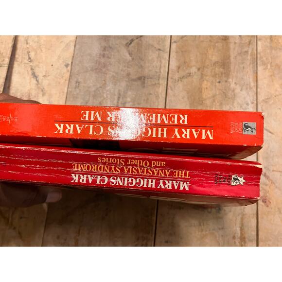 Mary Higgins Clark Book Lot of 4, Hardcover, PB, Anastasia, Remember, Stories - Picture 5 of 5